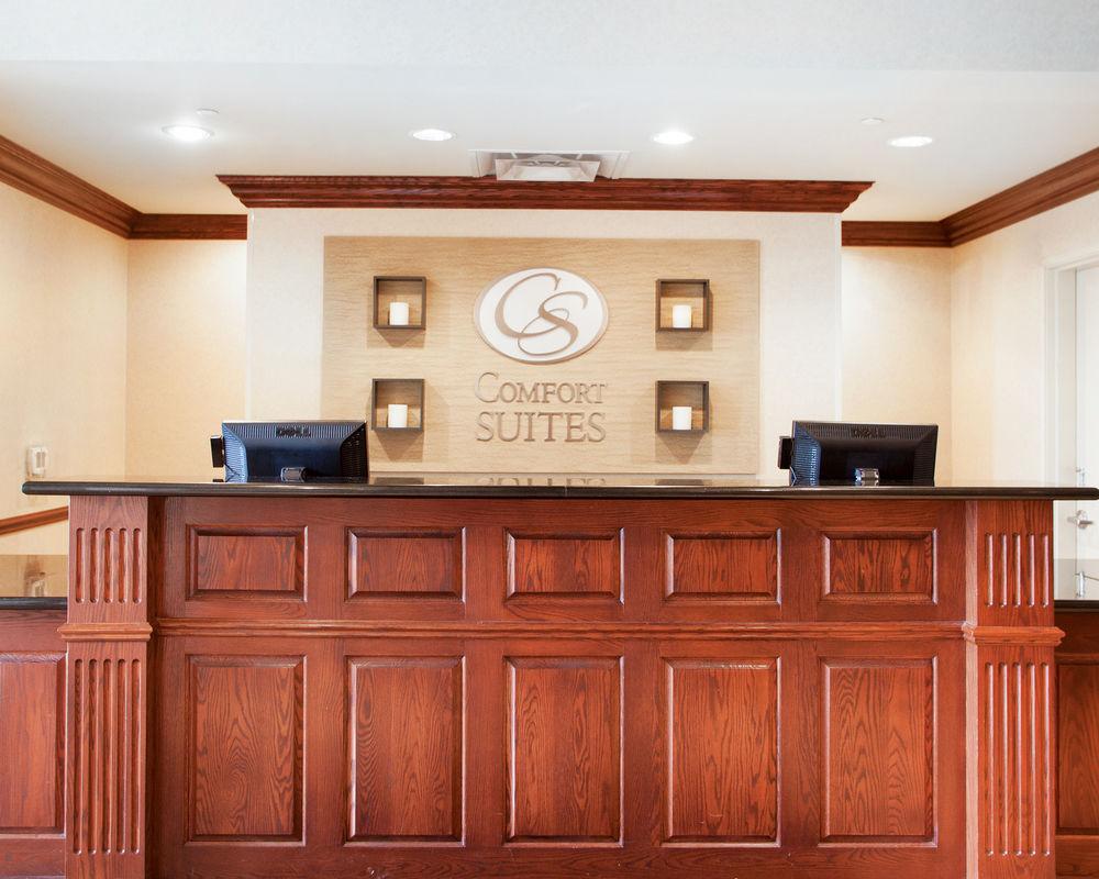 Holiday Inn Express & Suites Milwaukee Nw - Park Place By Ihg Eksteriør bilde