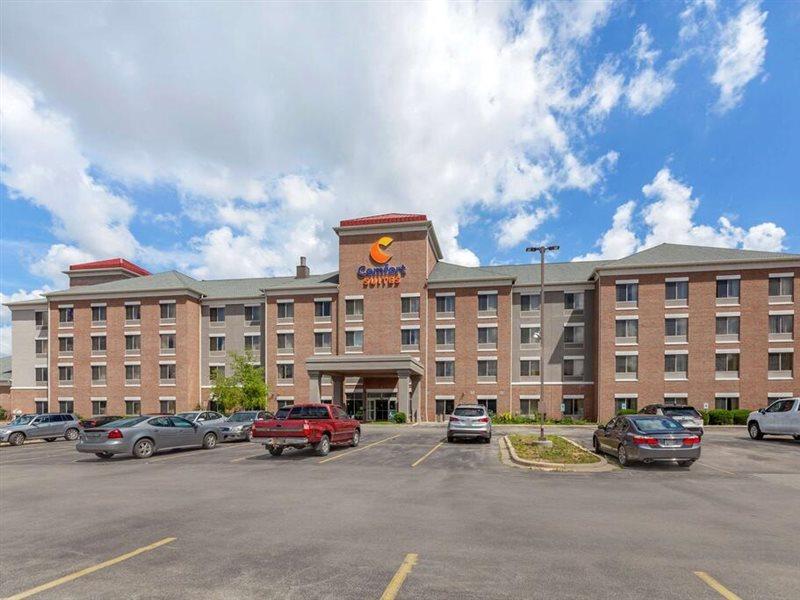 Holiday Inn Express & Suites Milwaukee Nw - Park Place By Ihg Eksteriør bilde