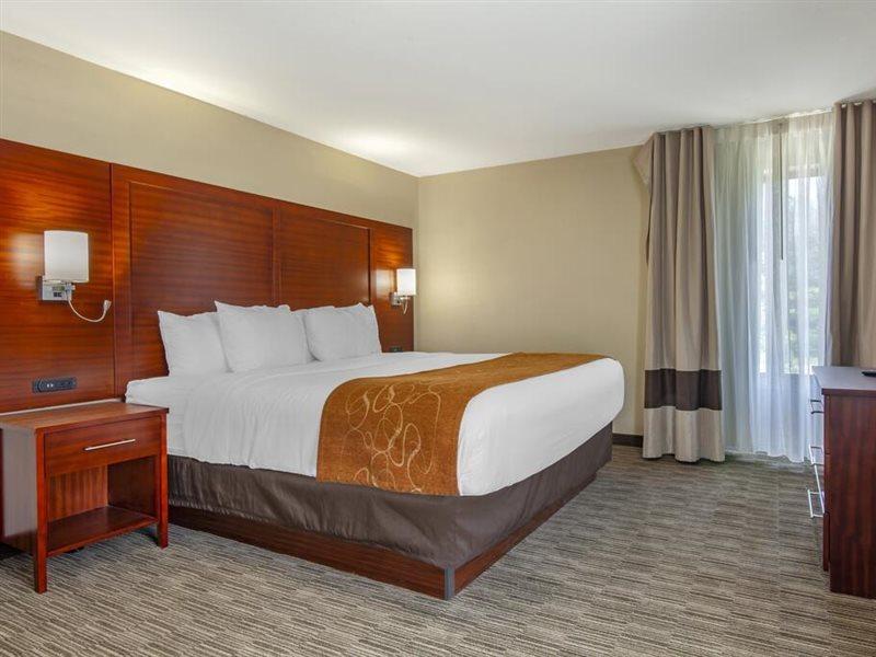 Holiday Inn Express & Suites Milwaukee Nw - Park Place By Ihg Eksteriør bilde