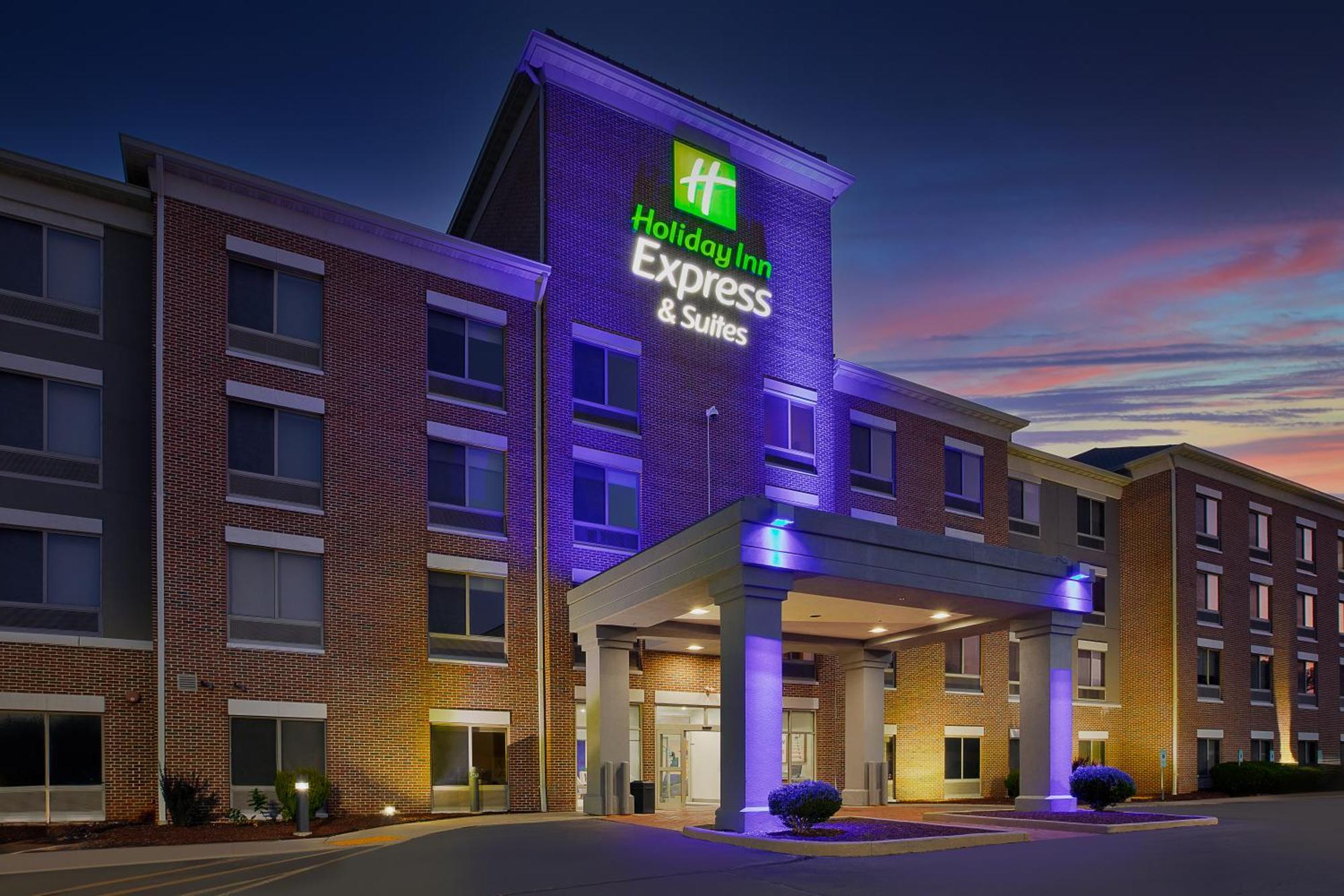 Holiday Inn Express & Suites Milwaukee Nw - Park Place By Ihg Eksteriør bilde