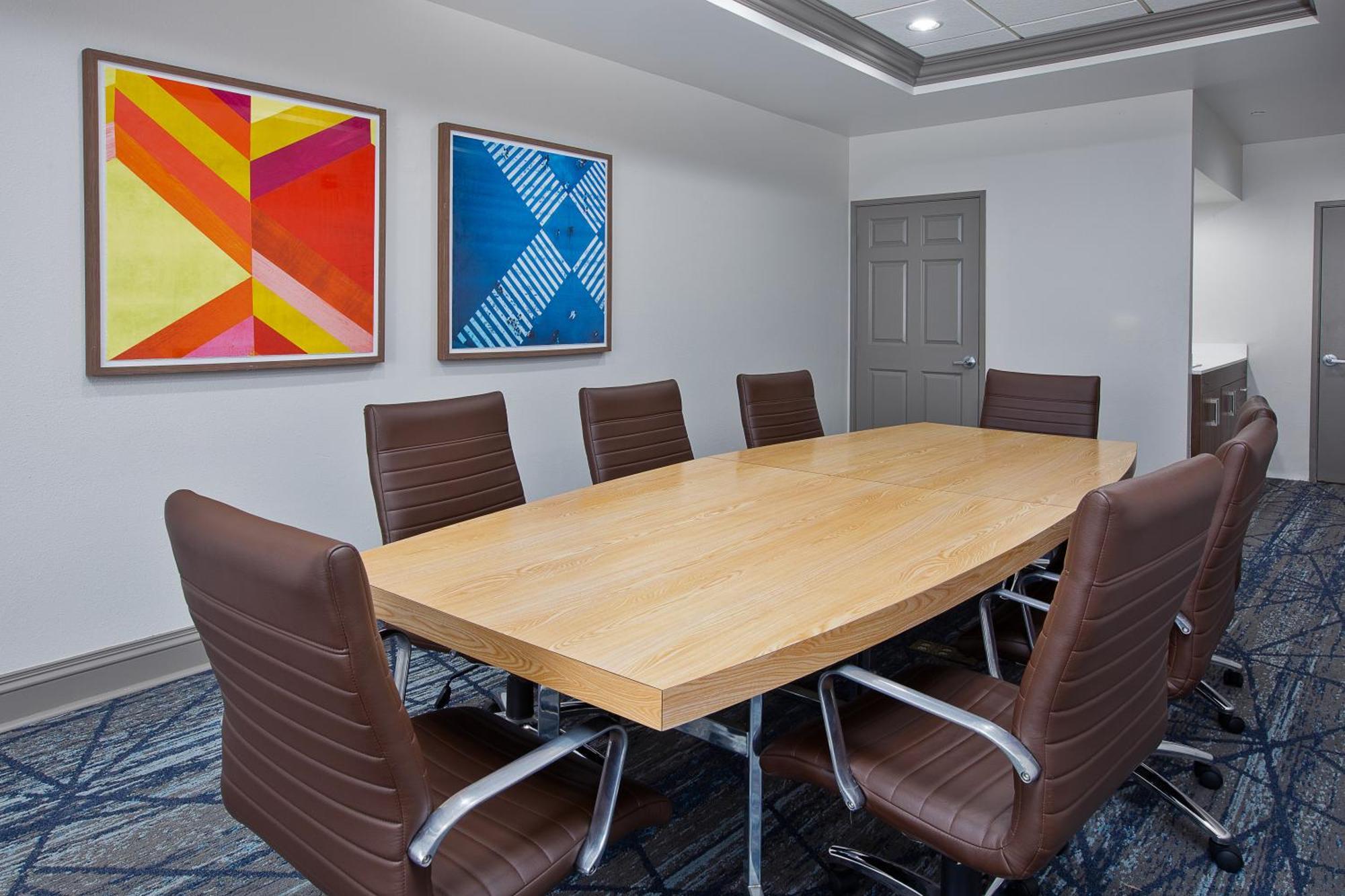Holiday Inn Express & Suites Milwaukee Nw - Park Place By Ihg Eksteriør bilde
