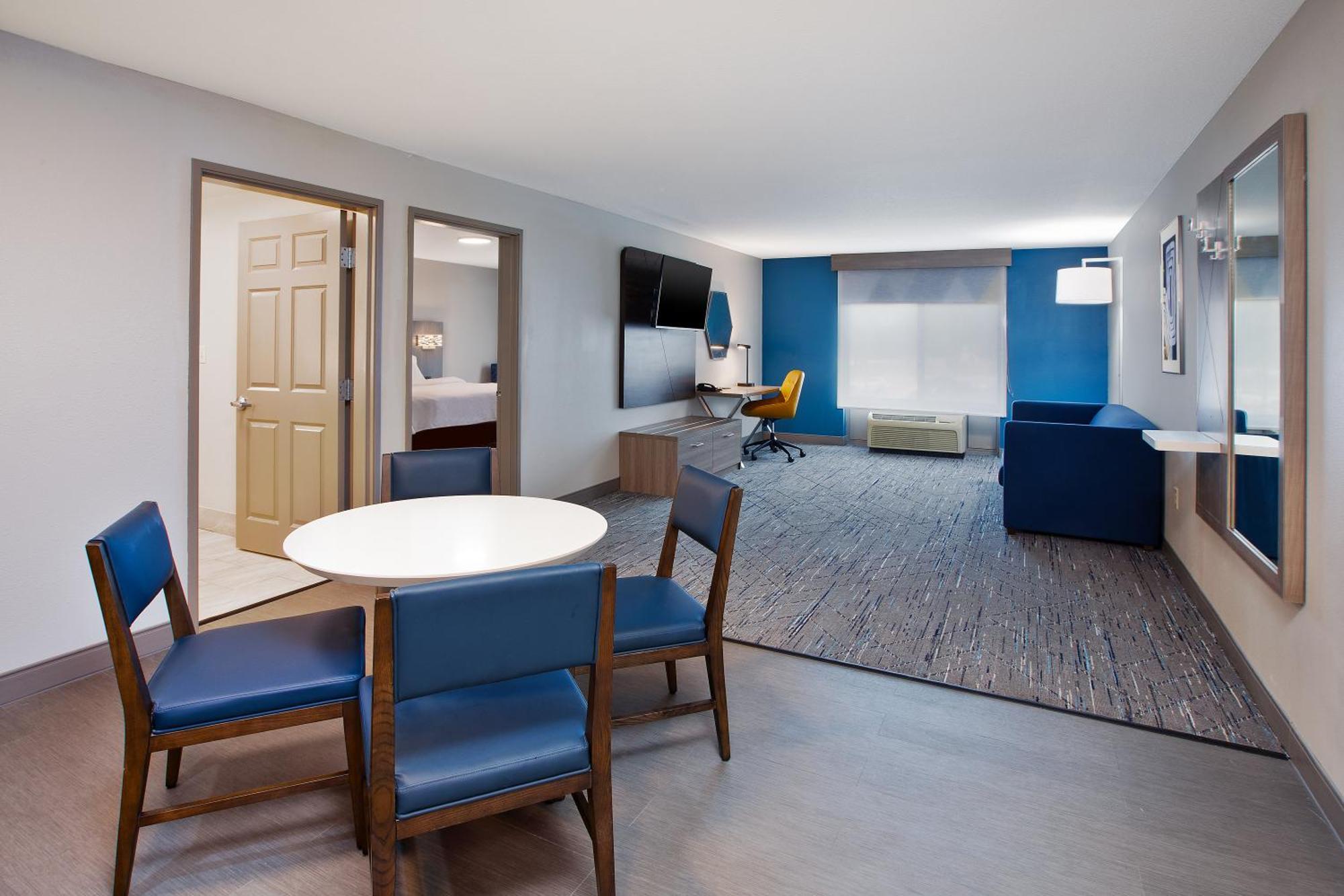 Holiday Inn Express & Suites Milwaukee Nw - Park Place By Ihg Eksteriør bilde