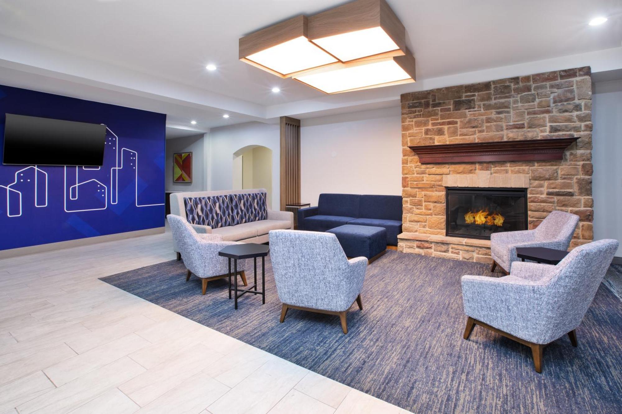 Holiday Inn Express & Suites Milwaukee Nw - Park Place By Ihg Eksteriør bilde