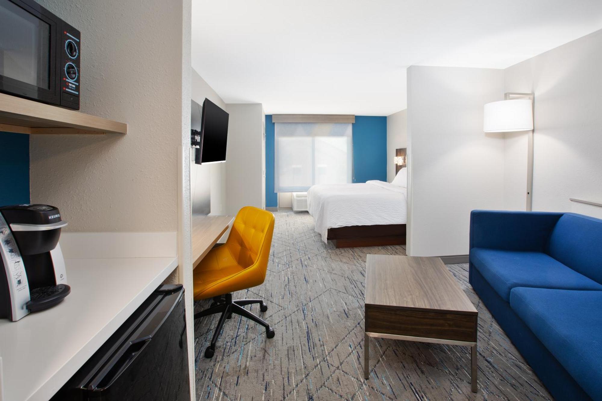 Holiday Inn Express & Suites Milwaukee Nw - Park Place By Ihg Eksteriør bilde
