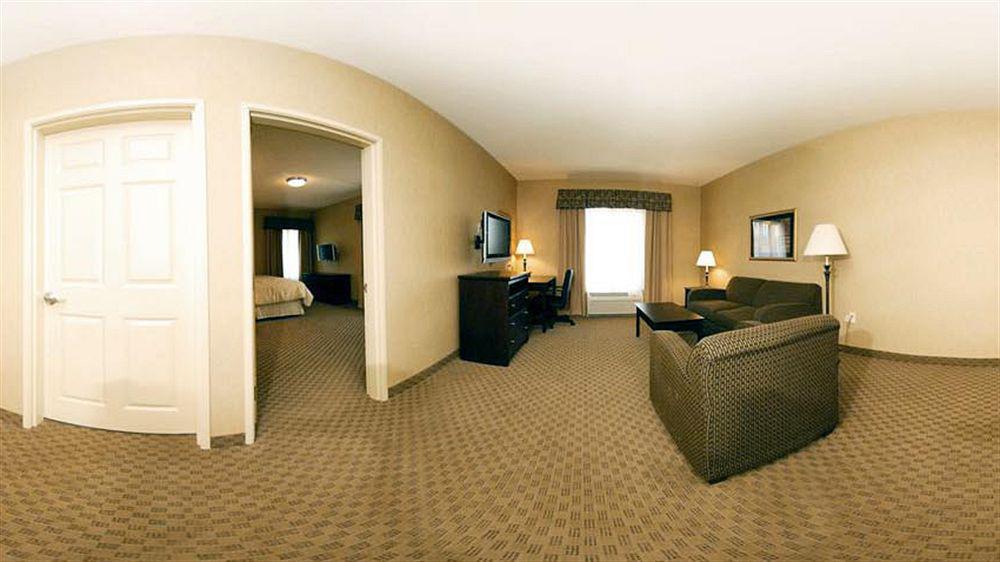 Holiday Inn Express & Suites Milwaukee Nw - Park Place By Ihg Eksteriør bilde