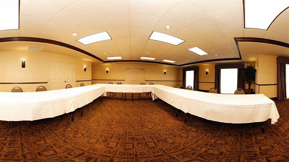 Holiday Inn Express & Suites Milwaukee Nw - Park Place By Ihg Eksteriør bilde