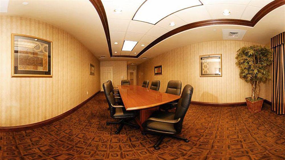 Holiday Inn Express & Suites Milwaukee Nw - Park Place By Ihg Eksteriør bilde